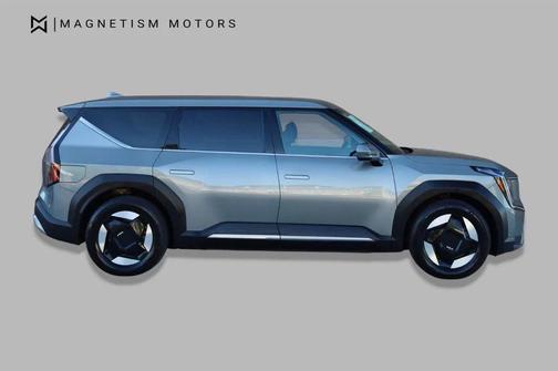 Pebble Gray 2024 Kia EV9 Light Long Range