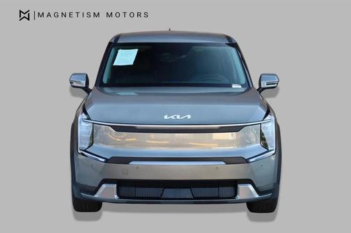 Pebble Gray 2024 Kia EV9 Light Long Range