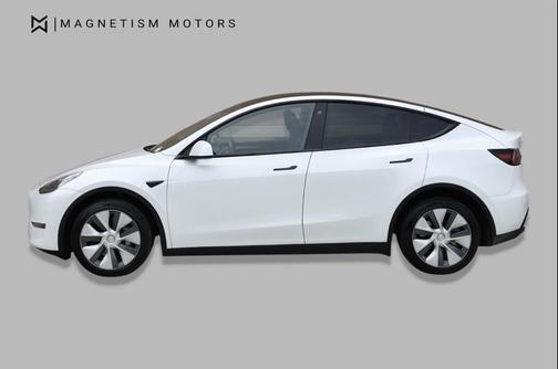 Pearl White Multi-Coat 2023 Tesla Model Y Long Range Dual Motor All-Wheel Drive