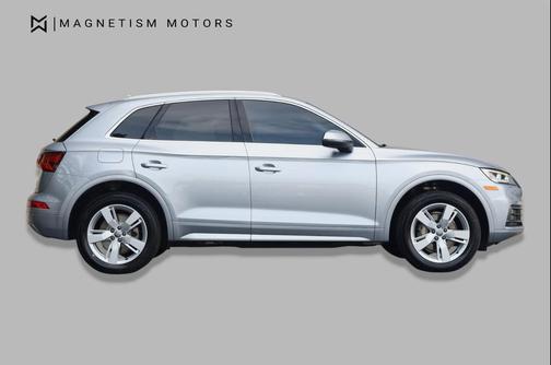 Florett Silver Metallic 2018 Audi Q5 2.0T Premium Plus