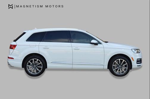 Carrara White 2017 Audi Q7 Premium