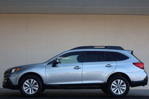 Ice Silver Metallic 2018 Subaru Outback 2.5i Premium