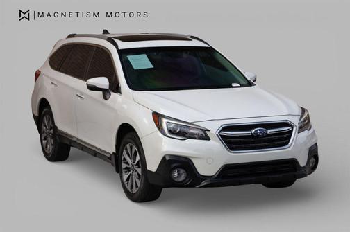 Crystal White Pearl 2018 Subaru Outback 3.6R Touring