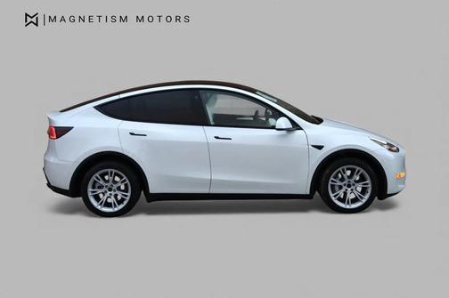 2022 Tesla Model Y Long Range Dual Motor All-Wheel Drive