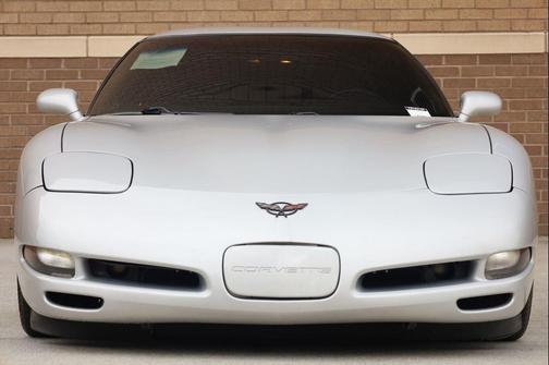Sebring Silver Metallic 2000 Chevrolet Corvette Base