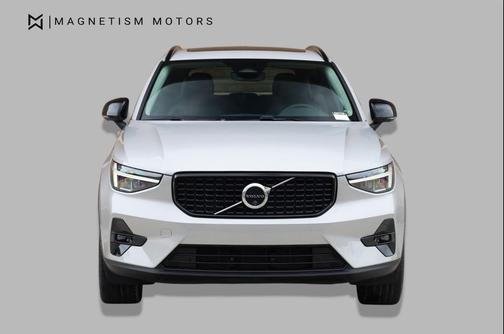 Vapour Grey Metallic 2025 Volvo XC40 B5 Plus Dark Theme