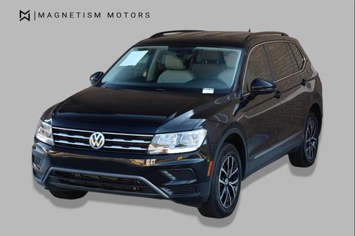 Deep Black Pearl 2021 Volkswagen Tiguan 2.0T SE
