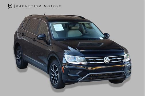 Deep Black Pearl 2021 Volkswagen Tiguan 2.0T SE
