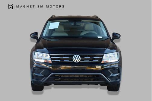 Deep Black Pearl 2021 Volkswagen Tiguan 2.0T SE