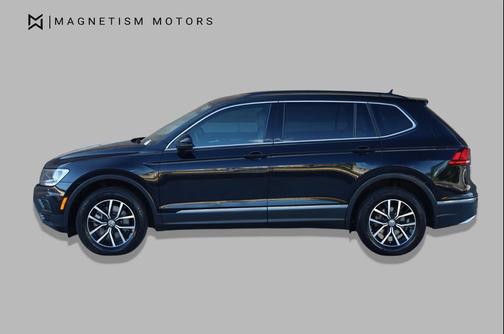 Deep Black Pearl 2021 Volkswagen Tiguan 2.0T SE