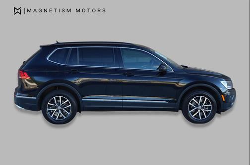 Deep Black Pearl 2021 Volkswagen Tiguan 2.0T SE
