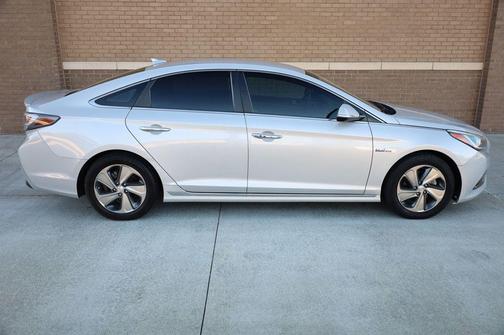 2017 Hyundai SONATA Hybrid Limited