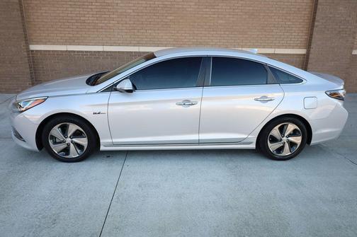 2017 Hyundai SONATA Hybrid Limited