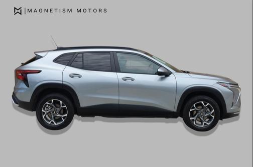Sterling Gray Metallic 2024 Chevrolet Trax LT