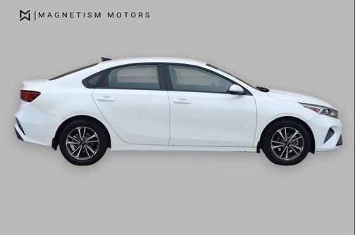 Snow White Pearl 2024 Kia Forte LXS