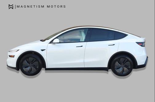 Pearl White Multi-Coat 2026 Tesla Model Y Premium Rear-Wheel Drive