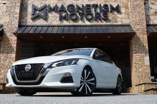 2022 Nissan Altima SR FWD