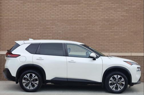 Pearl White Tricoat 2023 Nissan Rogue SV