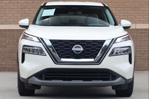 Pearl White Tricoat 2023 Nissan Rogue SV