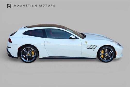 Bianco Italia 2017 Ferrari GTC4Lusso V12