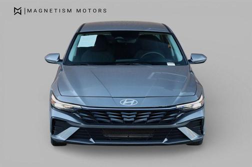 Fluid Metal 2025 Hyundai ELANTRA SE