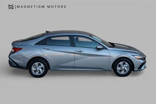 Fluid Metal 2025 Hyundai ELANTRA SE
