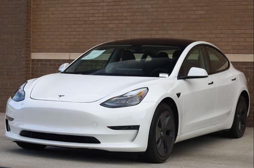 Pearl White Multi-Coat 2023 Tesla Model 3 Standard Range Plus