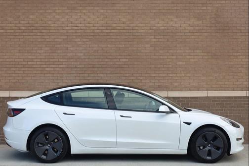 Pearl White Multi-Coat 2023 Tesla Model 3 Standard Range Plus