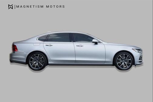Bright Silver Metallic 2018 Volvo S90 T5 Momentum