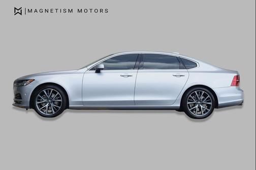 Bright Silver Metallic 2018 Volvo S90 T5 Momentum