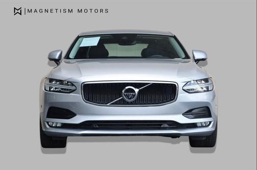 Bright Silver Metallic 2018 Volvo S90 T5 Momentum