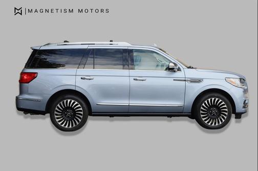 Chroma Crystal Blue Metallic 2019 Lincoln Navigator Black Label