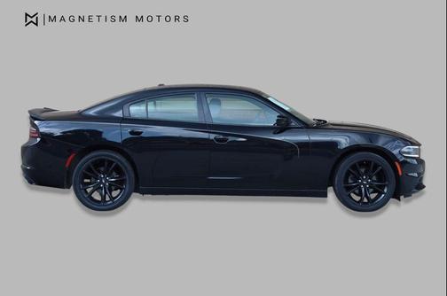 Pitch Black Clearcoat 2017 Dodge Charger SE