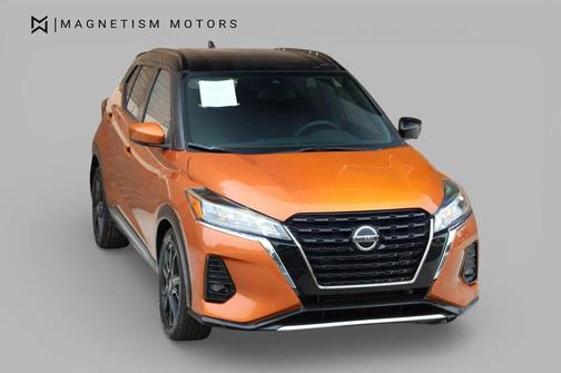 Monarch Orange Metallic/Super Black 2023 Nissan Kicks SR