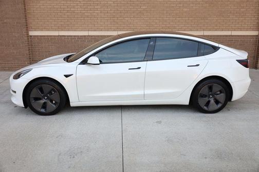 2022 Tesla Model 3 Standard Range