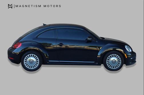 Black Uni 2015 Volkswagen Beetle 1.8T