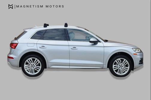 Florett Silver Metallic 2018 Audi Q5 2.0T Prestige