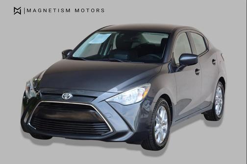 Graphite 2018 Toyota Yaris iA Base