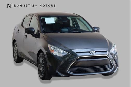 Graphite 2018 Toyota Yaris iA Base