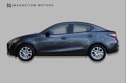 Graphite 2018 Toyota Yaris iA Base