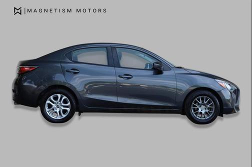 Graphite 2018 Toyota Yaris iA Base