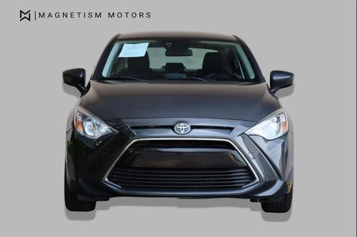 Graphite 2018 Toyota Yaris iA Base