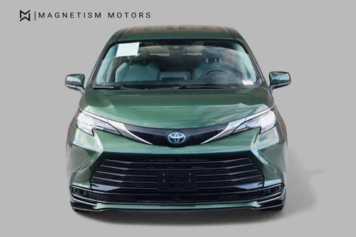 2021 Toyota Sienna LE