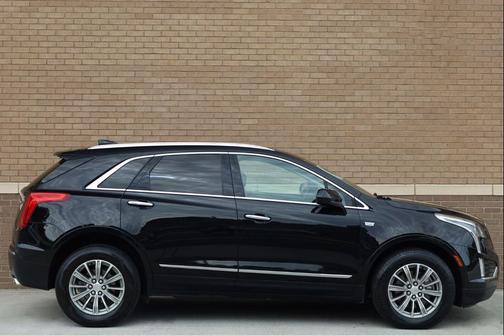 Stellar Black Metallic 2019 Cadillac XT5 Luxury