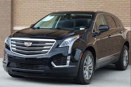Stellar Black Metallic 2019 Cadillac XT5 Luxury
