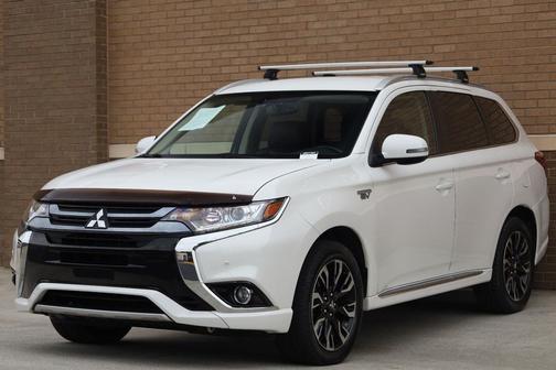 Diamond White Pearl 2018 Mitsubishi Outlander PHEV GT