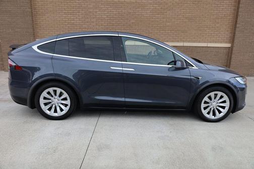2018 Tesla Model X 75D AWD