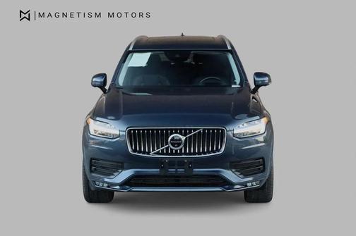 2022 Volvo XC90 T6 Momentum