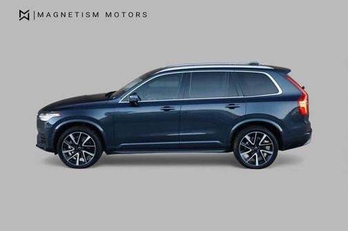 2022 Volvo XC90 T6 Momentum