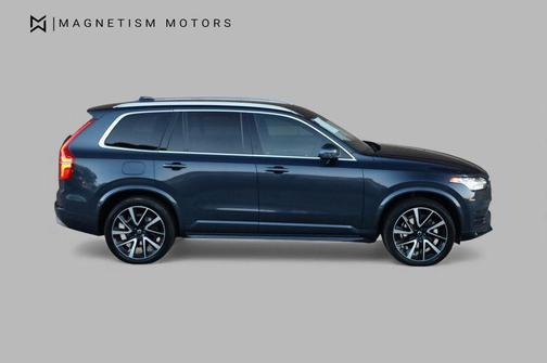 2022 Volvo XC90 T6 Momentum